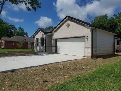 New construction Single-Family house 105 S Algeria St, Texas City, TX 77591 - image
