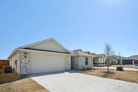 New construction Single-Family house 315 Sugarlands Dr, Greenville, TX 75402 The Greenville- photo 3 3