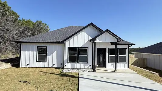 New construction Single-Family house 2615 Creekview Dr, Granbury, TX 76048 - image