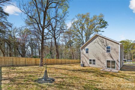 New construction Single-Family house 539 Dawn Cir, Charlotte, NC 28213 - image 4
