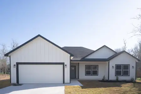 New construction Single-Family house 108 Keahi Ct, Bastrop, TX 78602 - image