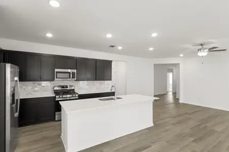 New construction Single-Family house 3725 Pin Oak Hls, Seguin, TX 78155 plan Ford - image 7