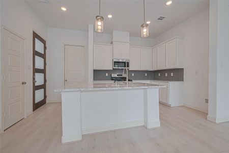 New construction Single-Family house 1609 Regents Ct, Houston, TX 77055 - image 10