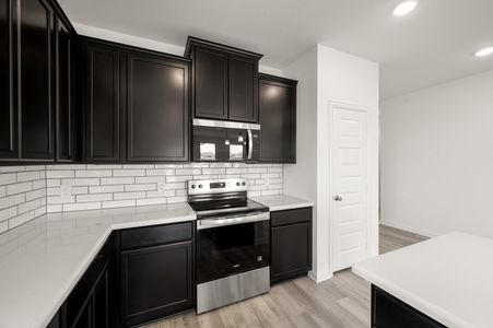 New construction Single-Family house 125 Toftrees Dr, Cleburne, TX 76031 plan Redwood II - image 9