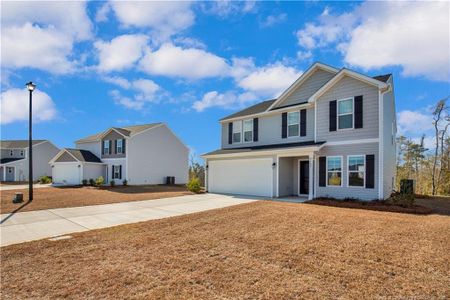 New construction Single-Family house 2149 Purebred Cir, Hope Mills, NC 28348 - image