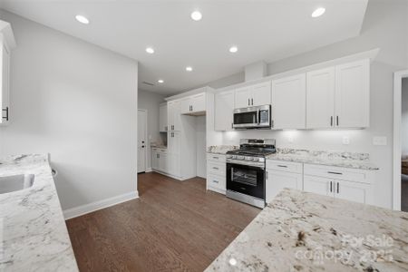 New construction Townhouse house 835A Wynnshire Dr, Hickory, NC 28601 - image 7