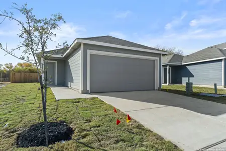 New construction Single-Family house 7226 Brownleaf Dr, San Antonio, TX 78227 plan Gerson - image