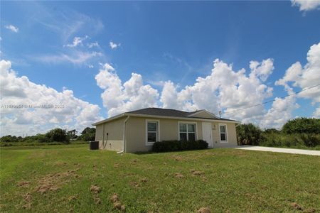 New construction Single-Family house 7065 Berwirck Cir, Labelle, FL 33935 - image