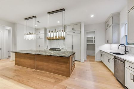 New construction Single-Family house 1902 Nantucket Dr, Houston, TX 77057 - image 13