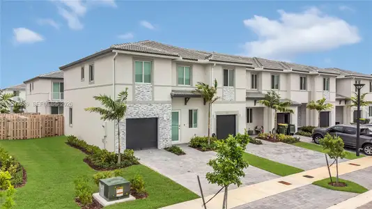 New construction Townhouse house 725 Se 14Th Ct, Homestead, FL 33034 - image