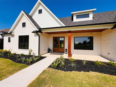 View of front of house with a front lawn