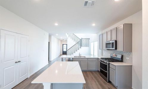 New construction Single-Family house 2307 Stonewater Cv, Texas City, TX 77568 Blanco- photo 5 5