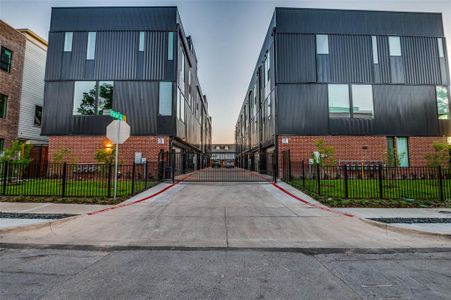 New construction Townhouse house 4735 Pacer Court, Dallas, TX 75204 - photo 1 1