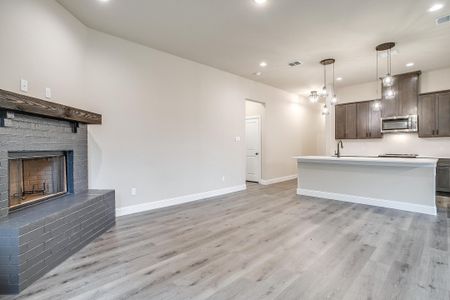 New construction Single-Family house 200 Sarra Ln, Poolville, TX 76487 plan The Concho - image 7