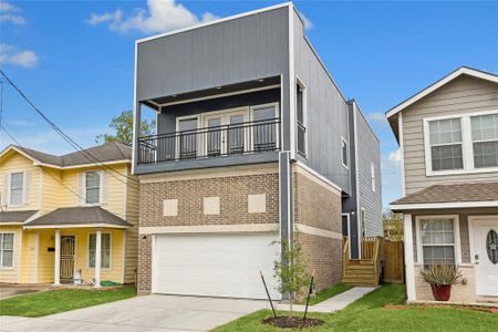 New construction Single-Family house 2212 Abernathy Street, Houston, TX 77026 - photo 0