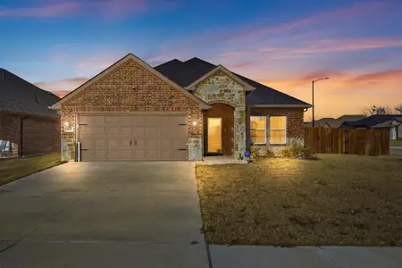 New construction Single-Family house 602 Moseley Ln, Greenville, TX 75402 - image
