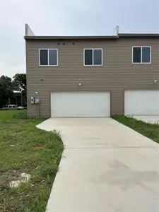 New construction Townhouse house 9475 Timberleaf Dr, Dallas, TX 75243 - image