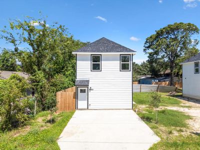 New construction Single-Family house 8929 Caddo Rd, Houston, TX 77078 null- photo 0