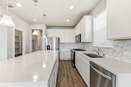 New construction Single-Family house 219 Orchard Laurel Dr, Alvin, TX 77511 plan Walker - image 8