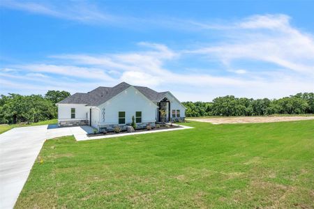 New construction Single-Family house 9012 Valley Oak Ct, Springtown, TX 76082 - image 10