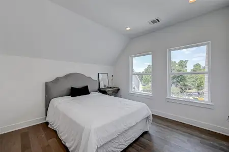 New construction Single-Family house 6032 Beall St, Houston, TX 77091 - image 5