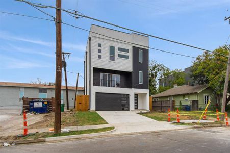 View of front of home featuring a garage