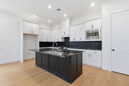 New construction Single-Family house 1418 Caywood Ln, Unit C, Houston, TX 77055 - image 9