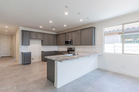 New construction Single-Family house 21571 W Papago St, Buckeye, AZ 85326 Castillo Series - Larkspur- photo 8 8