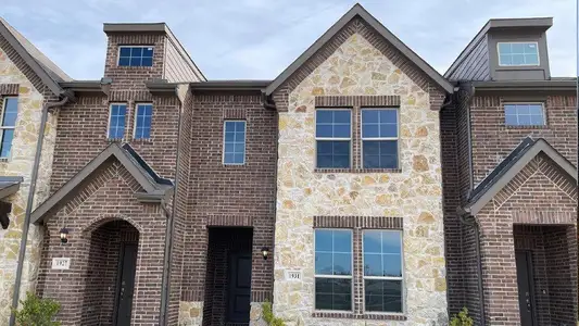 New construction Townhouse house 1931 Hellams Ln, Royse City, TX 75189 - image