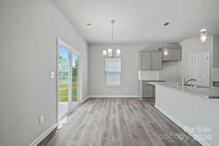 New construction Single-Family house 8216 Stonemere Lane, Charlotte, NC 28215 - photo 5 5