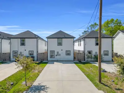 New construction Townhouse house 8124 Sterlingshire St, Unit A and B, Houston, TX 77078 - image