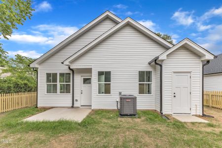 New construction Single-Family house 405 N Raiford St, Selma, NC 27576 null- photo 3 3