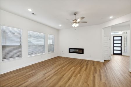 New construction Single-Family house 10341 Dittany Ln, Fort Worth, TX 76036 null- photo 13 13