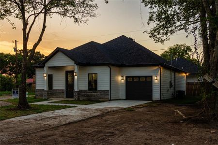 New construction Single-Family house 200 Opal Drive, West Tawakoni, TX 75474 - photo 0