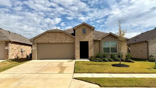 New construction Single-Family house 10509 Dovetail Ln, Fort Worth, TX 76036 plan KINGSTON - image