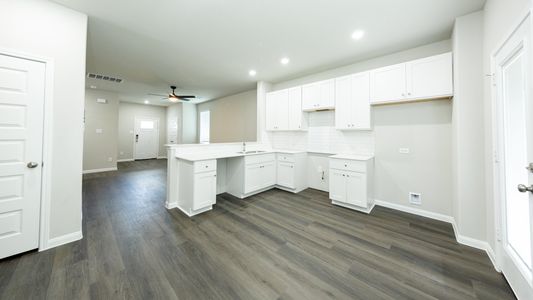 New construction Single-Family house 14011 Mount Hunter Dr, Willis, TX 77318 plan The Woodland - image 18