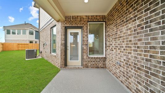 New construction Single-Family house 10023 Nectar Path, Iowa Colony, TX 77583 Rosewood - Courtyard Collection- photo 3 3