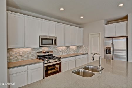 New construction Single-Family house 17287 W Dahlia Drive, Surprise, AZ 85388 - photo 6 6