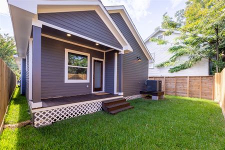 New construction Single-Family house 112 Goldenrod St, Houston, TX 77009 - image