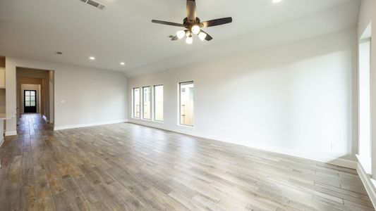 New construction Single-Family house 172 Plumbago Loop, Bastrop, TX 78602 2410W- photo 6 6