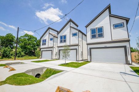 New construction Single-Family house 850 Lucky St, Houston, TX 77088 - image