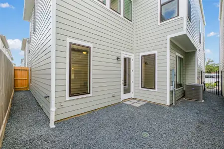 New construction Single-Family house 3520 Harvest Dance Dr, Houston, TX 77008 - image 2