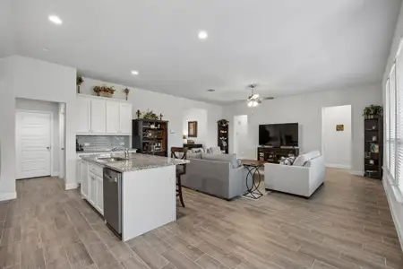 New construction Single-Family house 1009 Moss Grove Trl, Justin, TX 76247 plan Cromwell - image 5