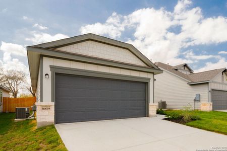 New construction Single-Family house 16619 Ginger Xing, Elmendorf, TX 78112 Charleston- photo 1 1