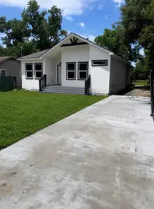 New construction Single-Family house 4323 Oxford St, Houston, TX 77022 - image