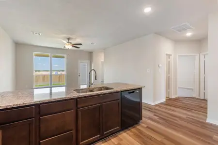 New construction Single-Family house Seguin, TX 78155 plan The 1443 - image 5