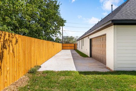 New construction Single-Family house 437 N Jim Miller, Dallas, TX 75217 null- photo 18 18