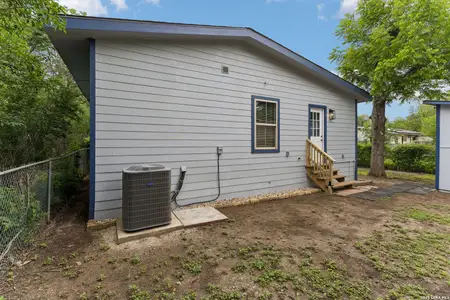 New construction Single-Family house 426 Ike St, San Antonio, TX 78211 - image