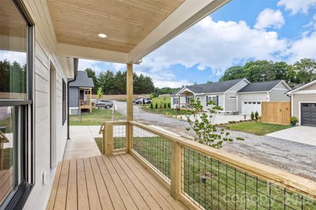 New construction Single-Family house 112 Peyton Elaine Rd, Clyde, NC 28721 - image