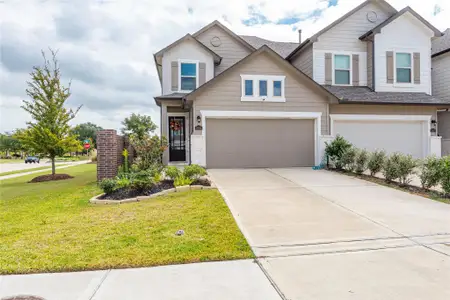 New construction Townhouse house 5605 Hyde Park Dr, Pasadena, TX 77505 - image